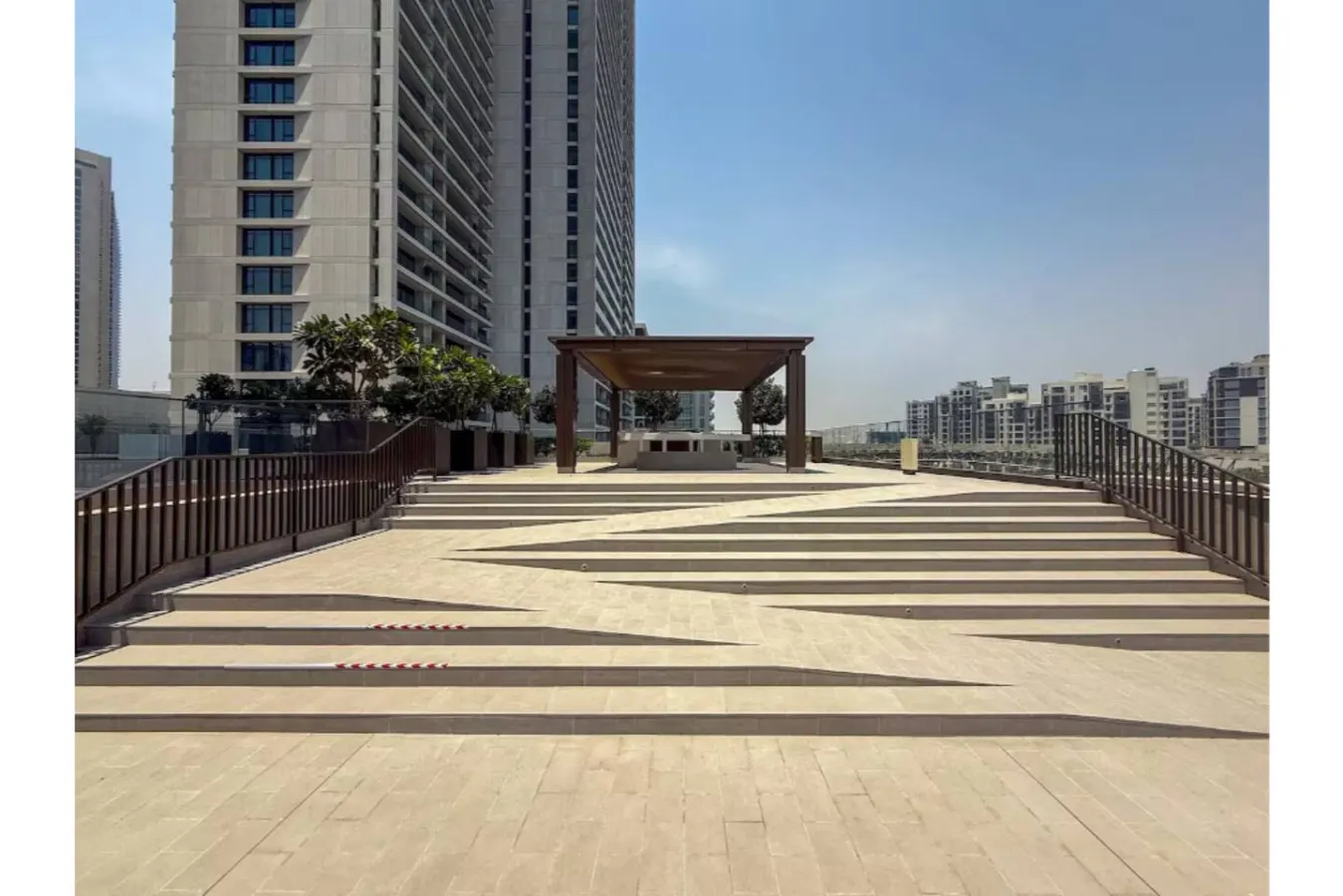 Modern Creekside 1BR Prime Dubai Location 11