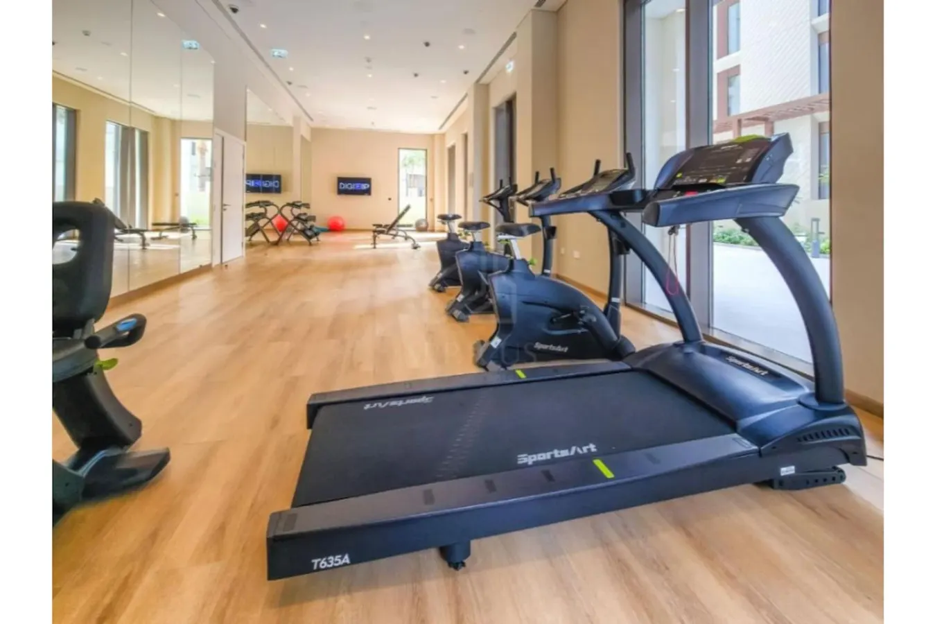 Modern Creekside 1BR Prime Dubai Location 12