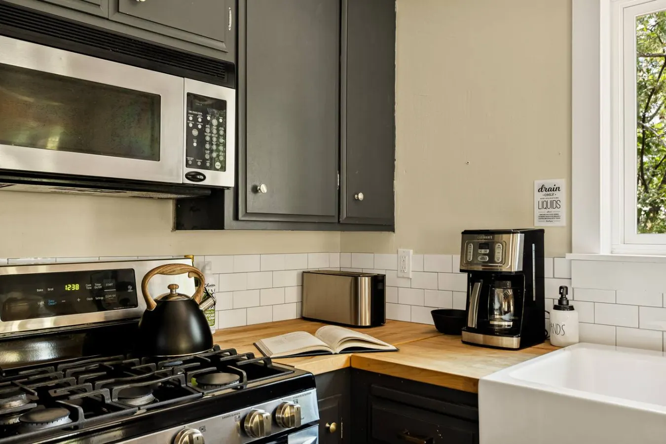 *NEW* 3BR Mountain Sanctuary w Foosball & Epic Views 9
