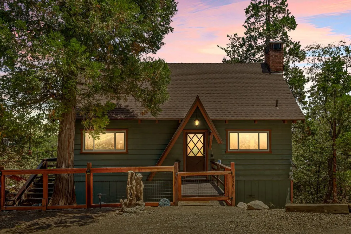 *NEW* 3BR Mountain Sanctuary w Foosball & Epic Views — photo 5
