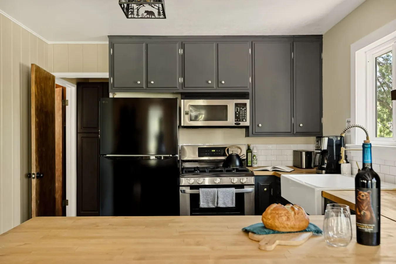 *NEW* 3BR Mountain Sanctuary w Foosball & Epic Views 8