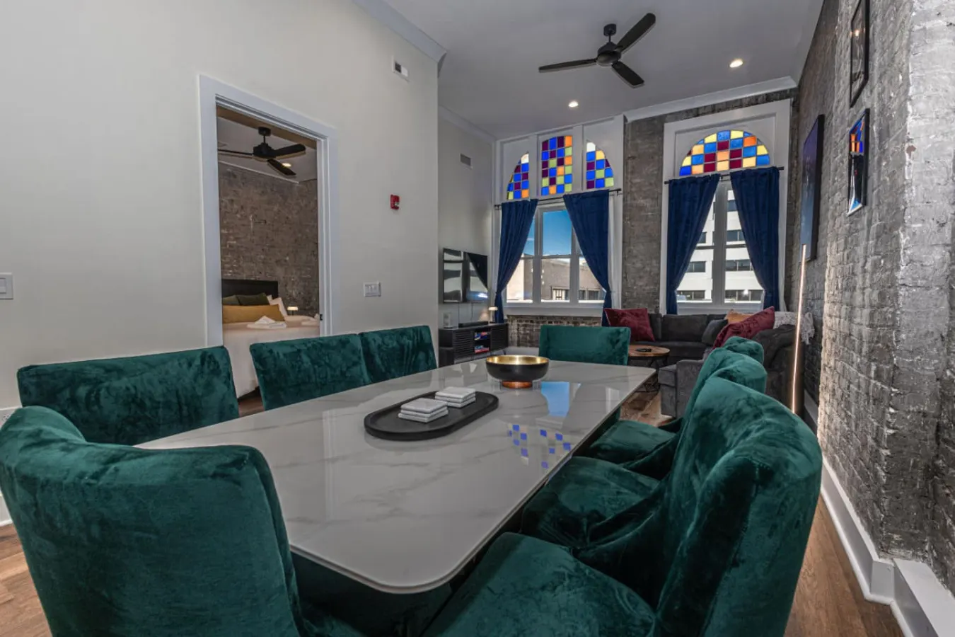 Iconic views of Gay St. – Luxury Century Building — photo 4