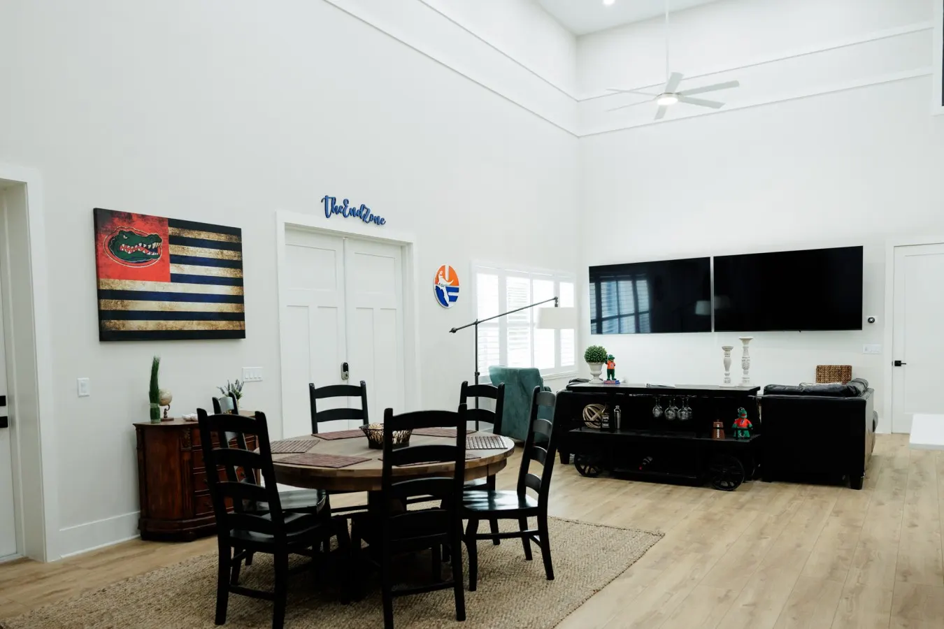 The Endzone Sleeps 14 Near UF Campus & Shands 10