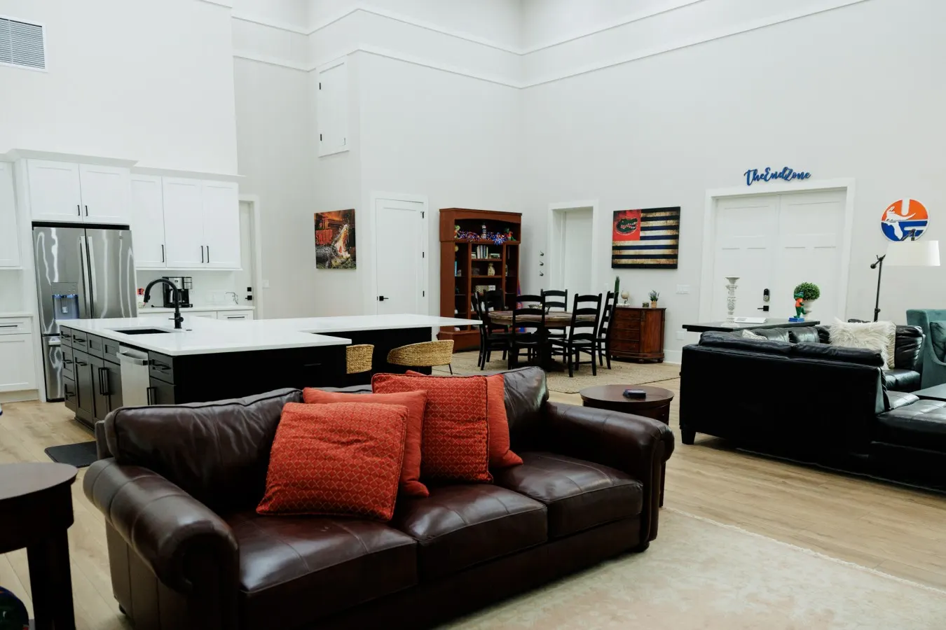 The Endzone Sleeps 14 Near UF Campus & Shands 16