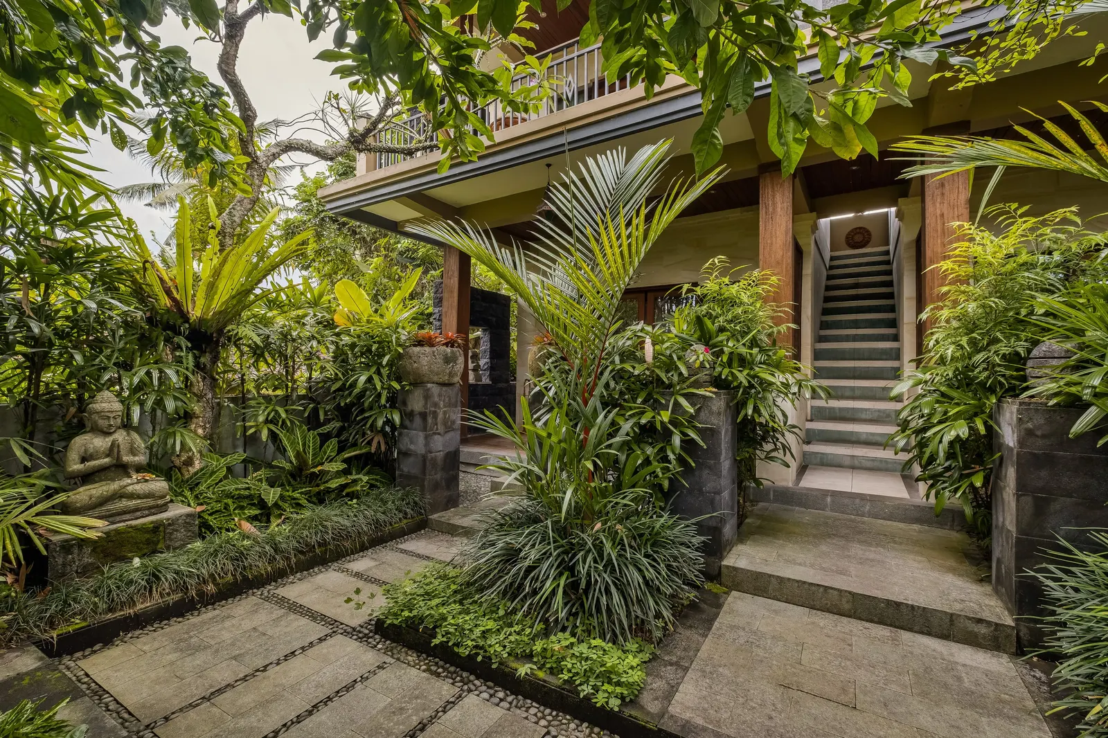 Hidden Deluxe Suite Room in Ubud 16