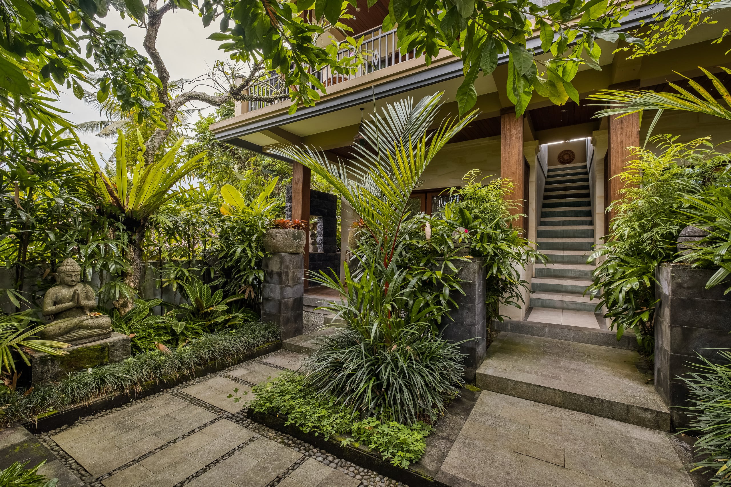 Hidden Deluxe Suite Room in Ubud 16