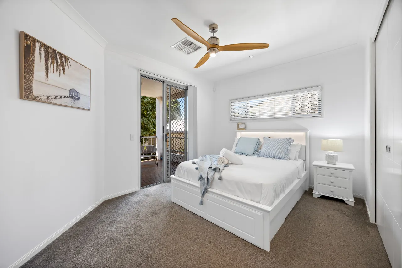 Modern Luxury Riverfront Sanctuary 9