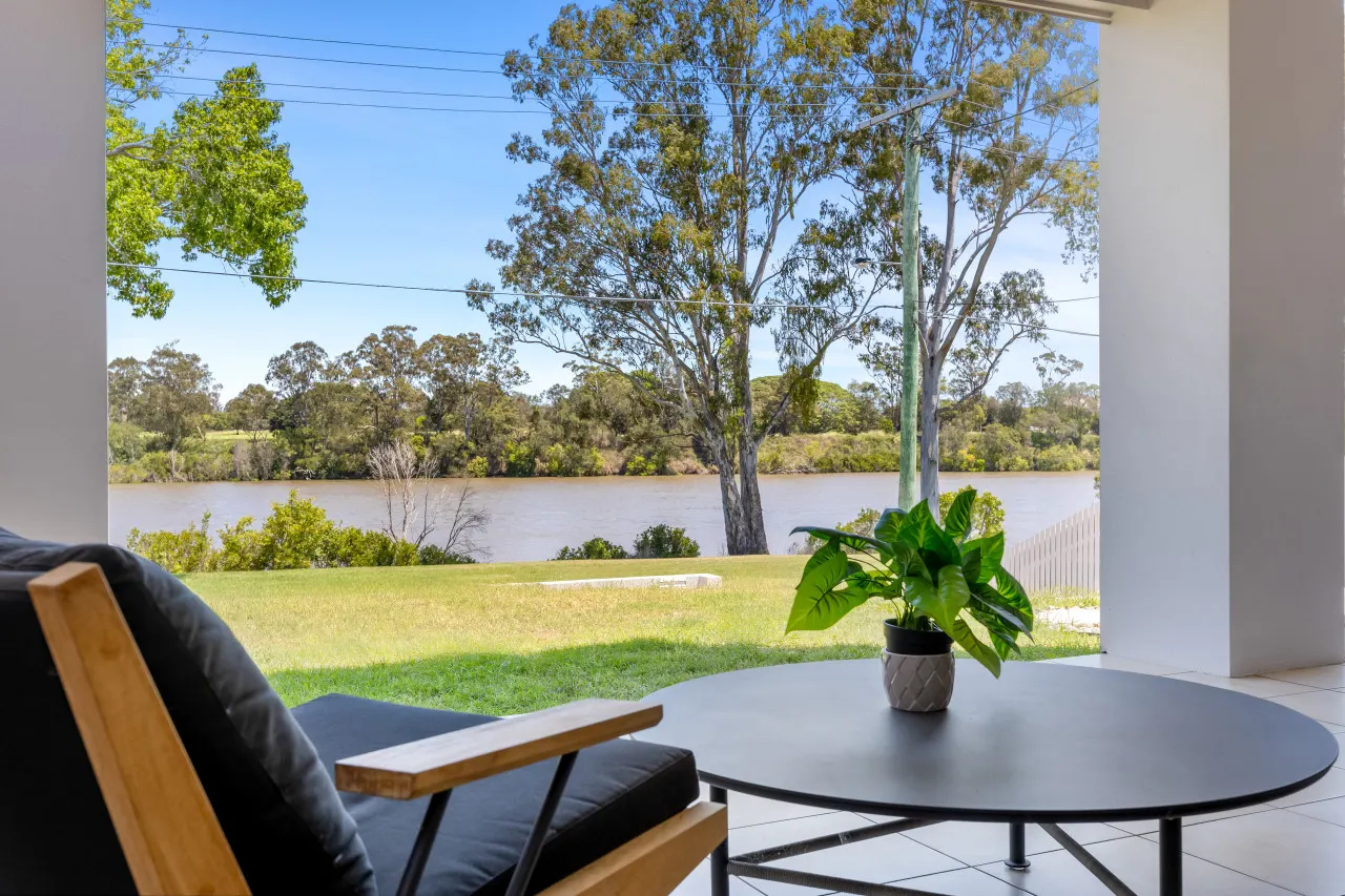 Modern Luxury Riverfront Sanctuary 14