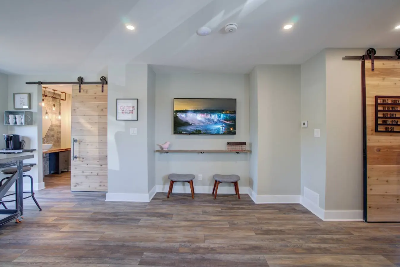 Niagara Falls Stylish and Clean Boutique Apartment — photo 2