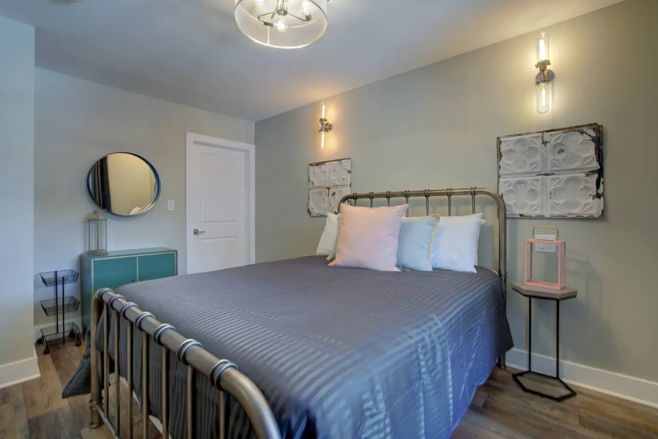 Niagara Falls Stylish and Clean Boutique Apartment 9