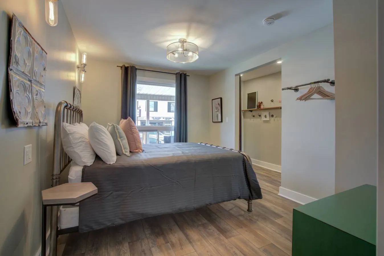 Niagara Falls Stylish and Clean Boutique Apartment 10