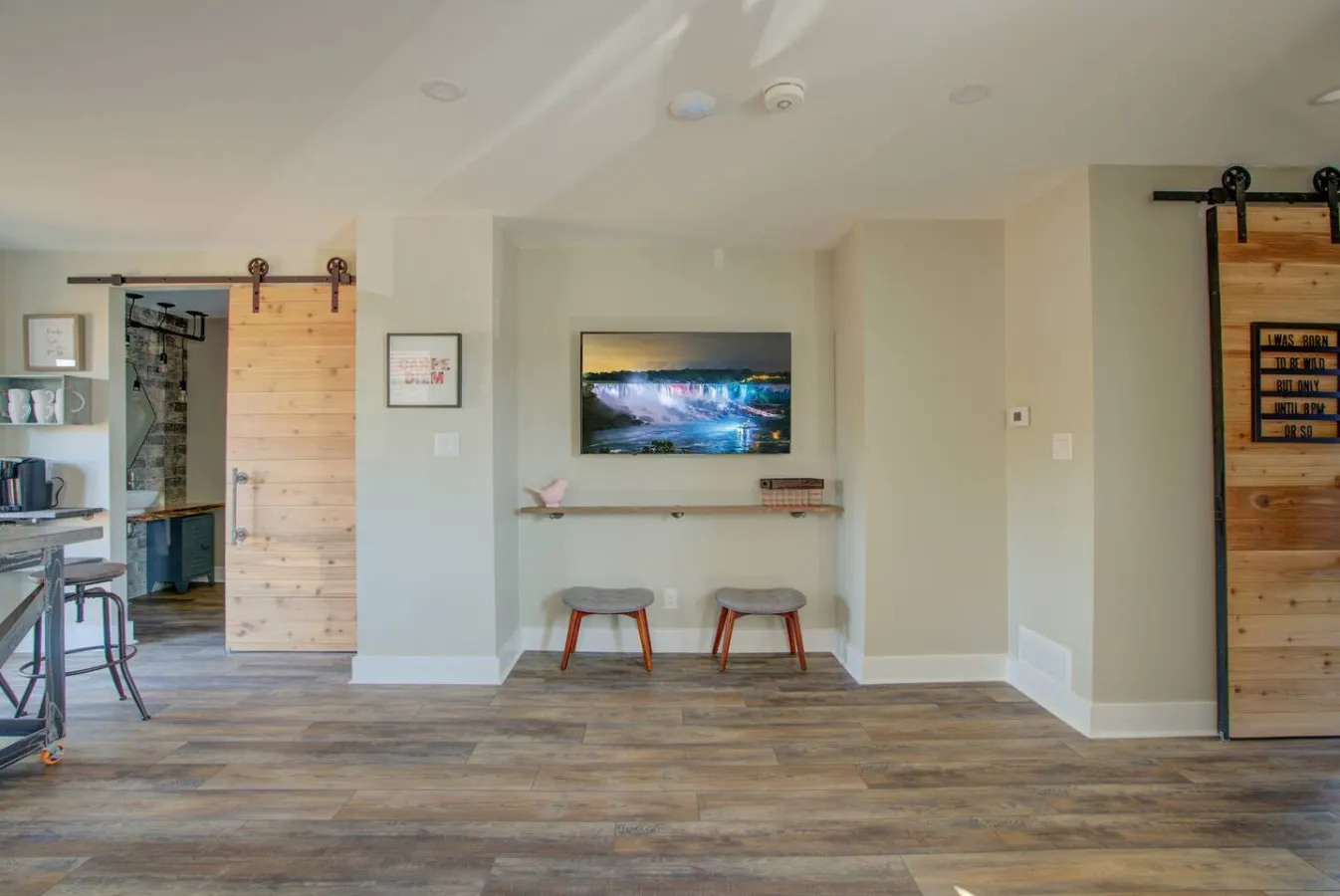 Niagara Falls Stylish and Clean Boutique Apartment 13