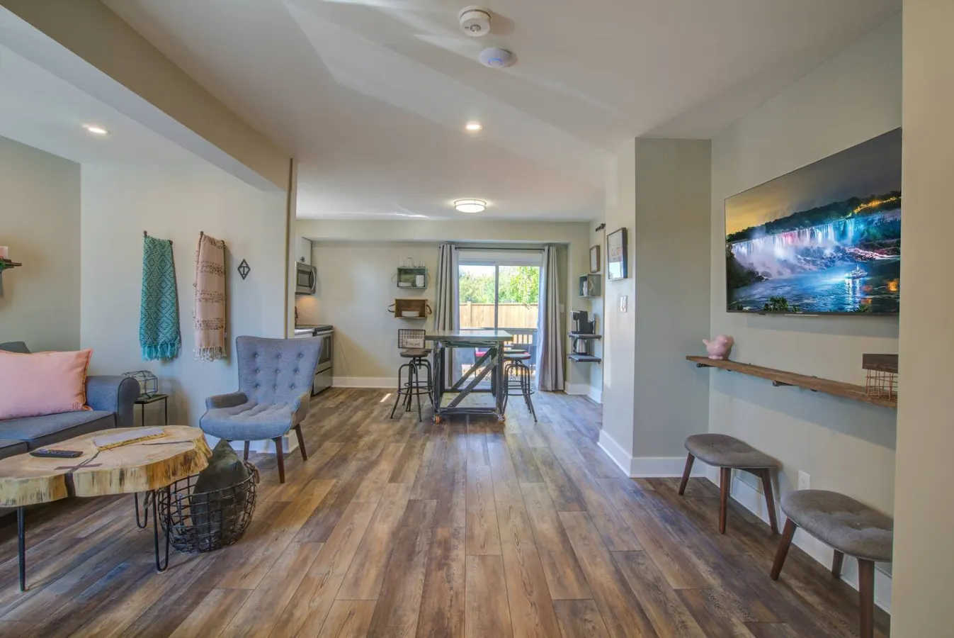 Niagara Falls Stylish and Clean Boutique Apartment 18