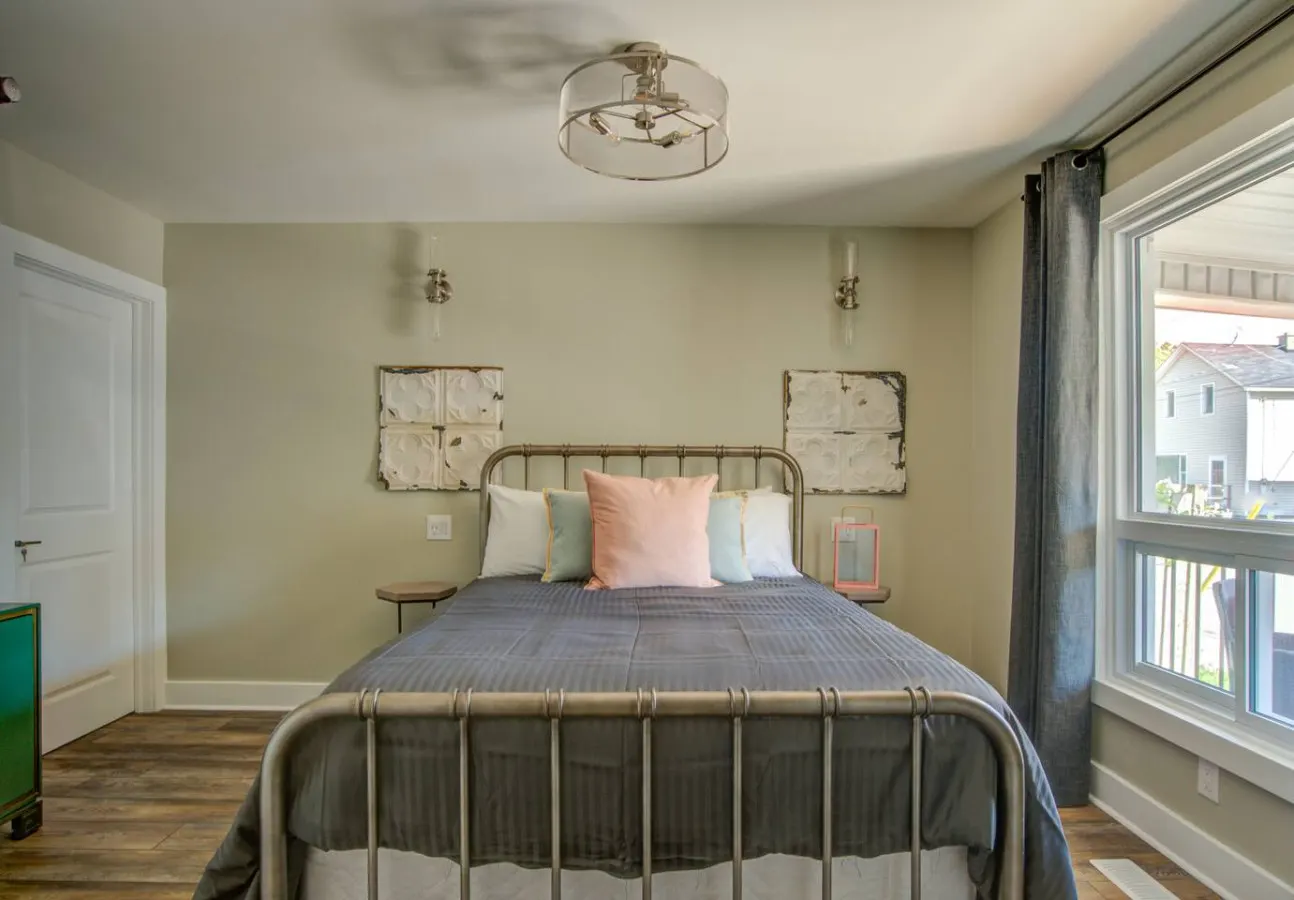 Niagara Falls Stylish and Clean Boutique Apartment — photo 3