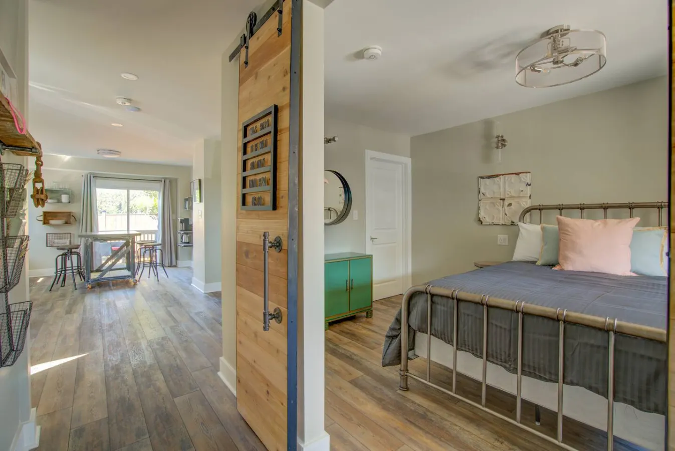 Niagara Falls Stylish and Clean Boutique Apartment 6