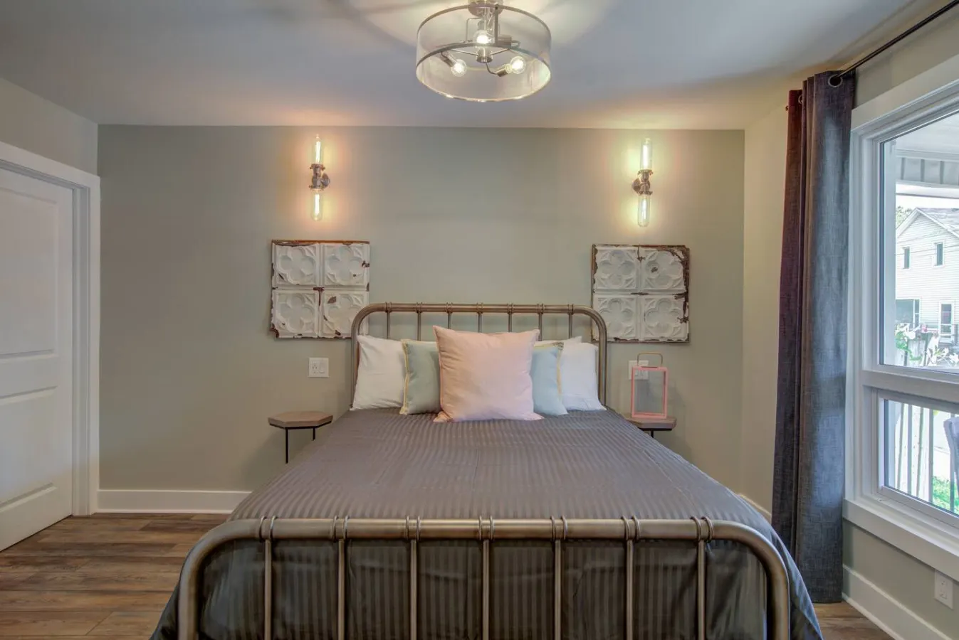 Niagara Falls Stylish and Clean Boutique Apartment 8