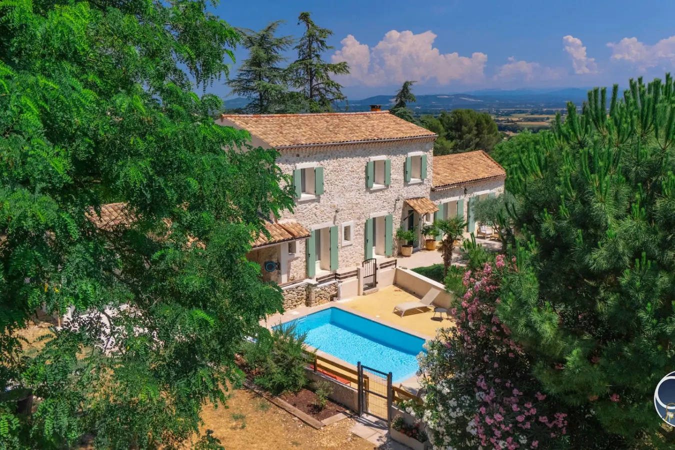 Villa avec piscine et vue imprenable en Ardèche