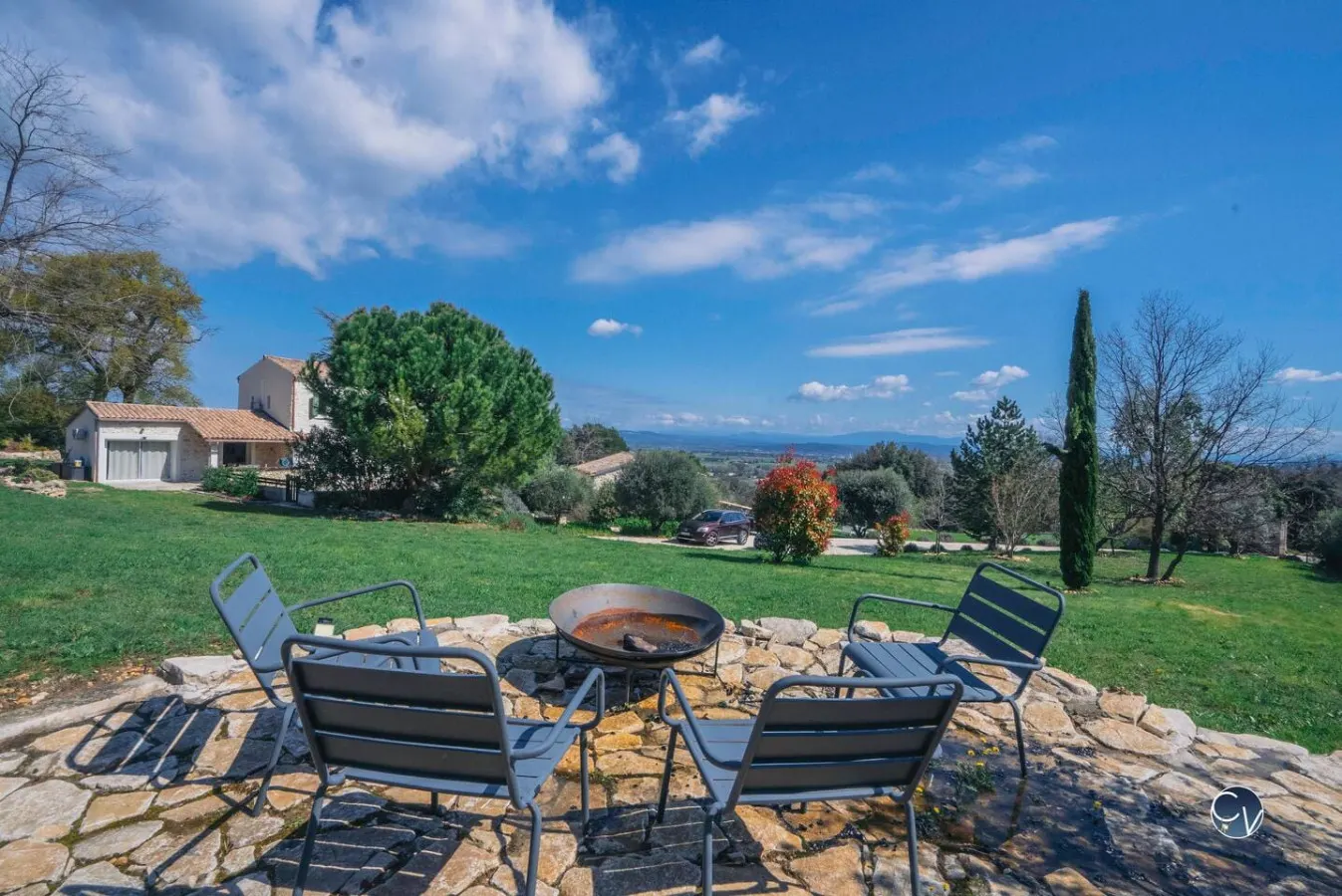 Villa avec piscine et vue imprenable en Ardèche 10