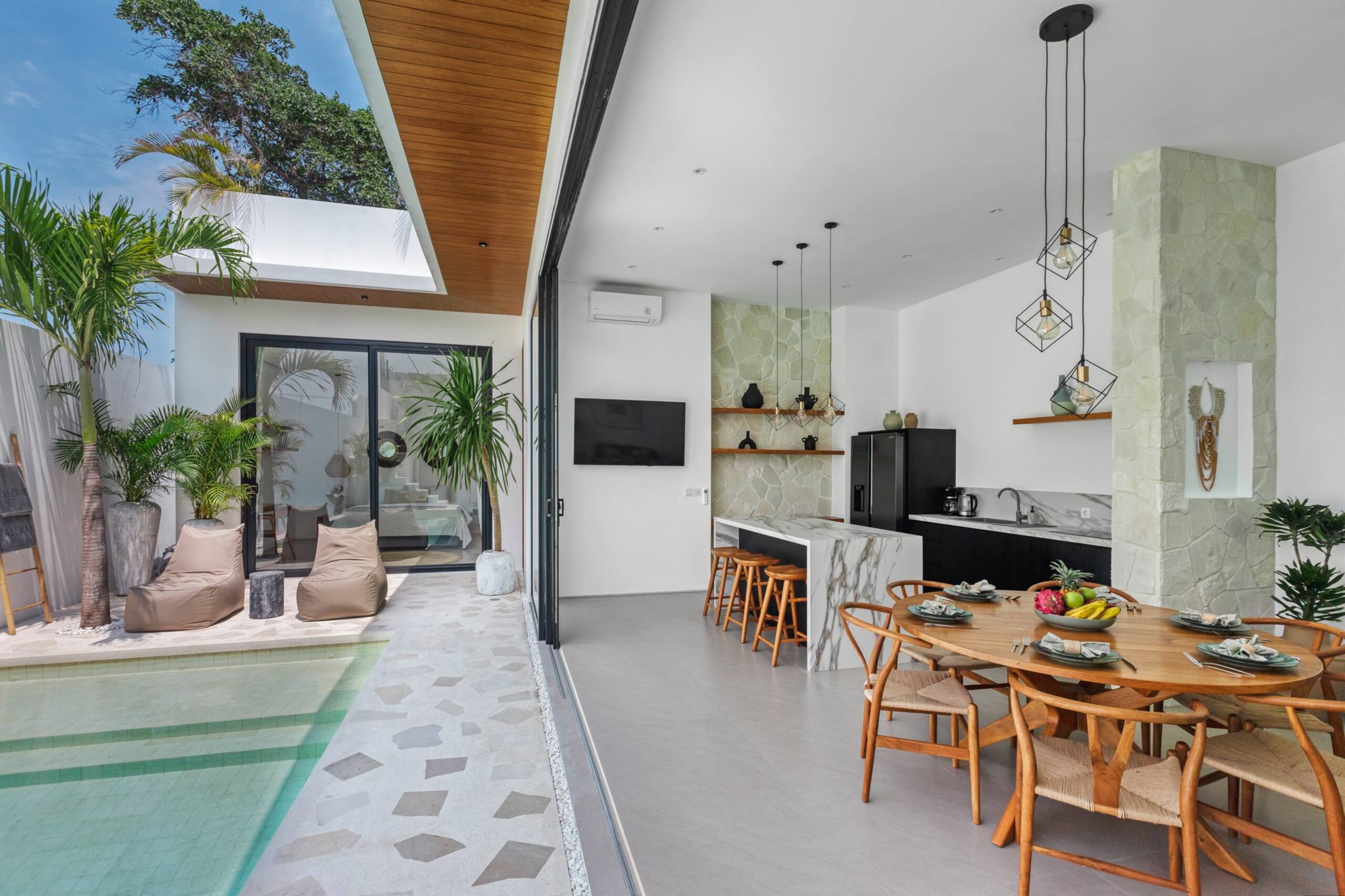 New Magnificent 3BR/Walk to Finns & Berawa Beach — photo 2