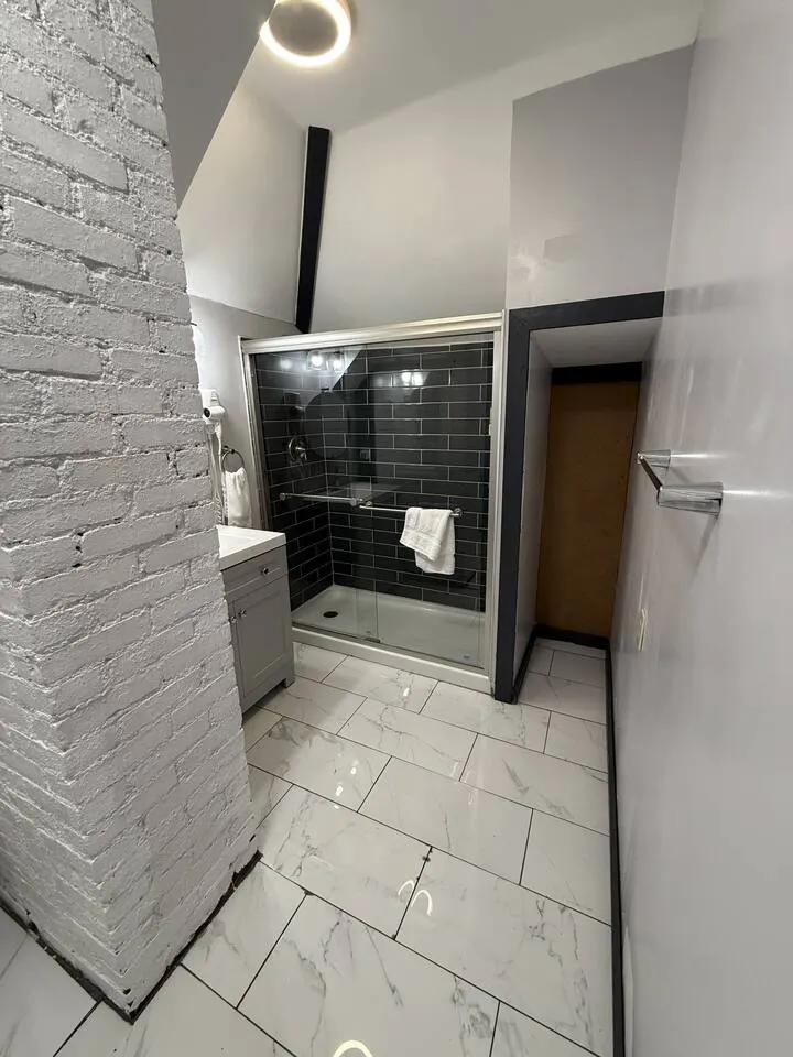 Stay with Jay - Mapa Suite Cleveland 16