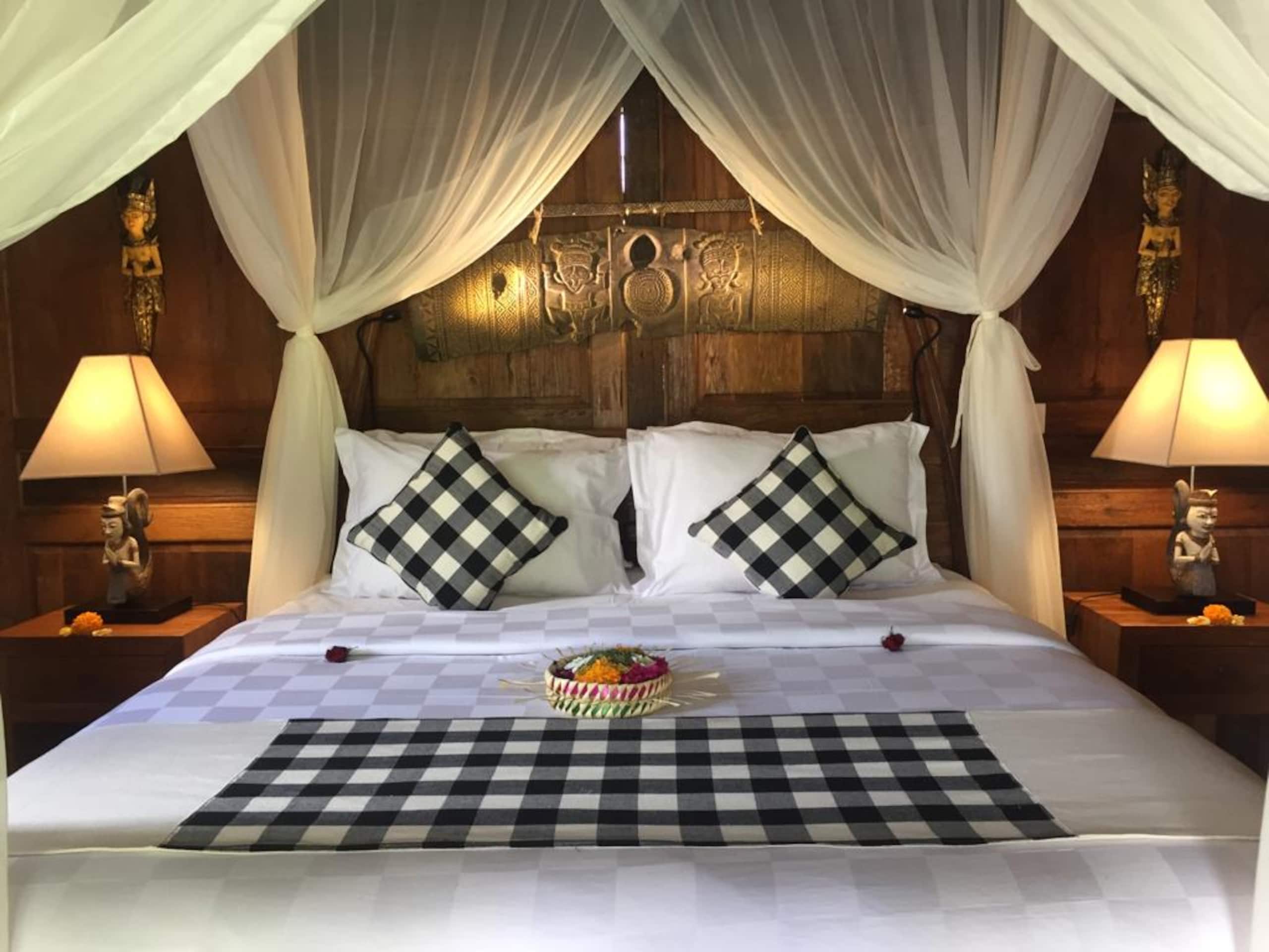 One-Bedroom  Wooden House with Pool View 31