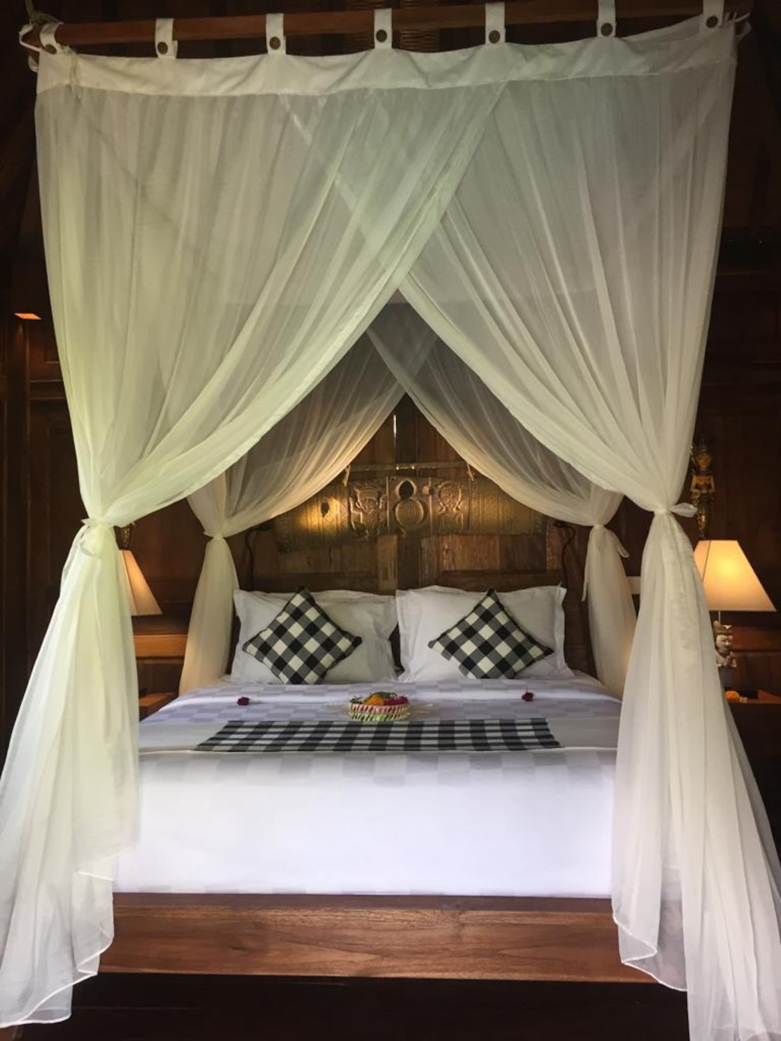 One-Bedroom  Wooden House with Pool View 33