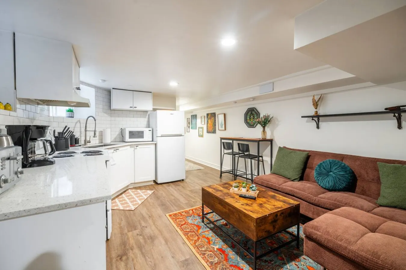Comfortable 1BR Lower-Level Suite • Wychwood Area