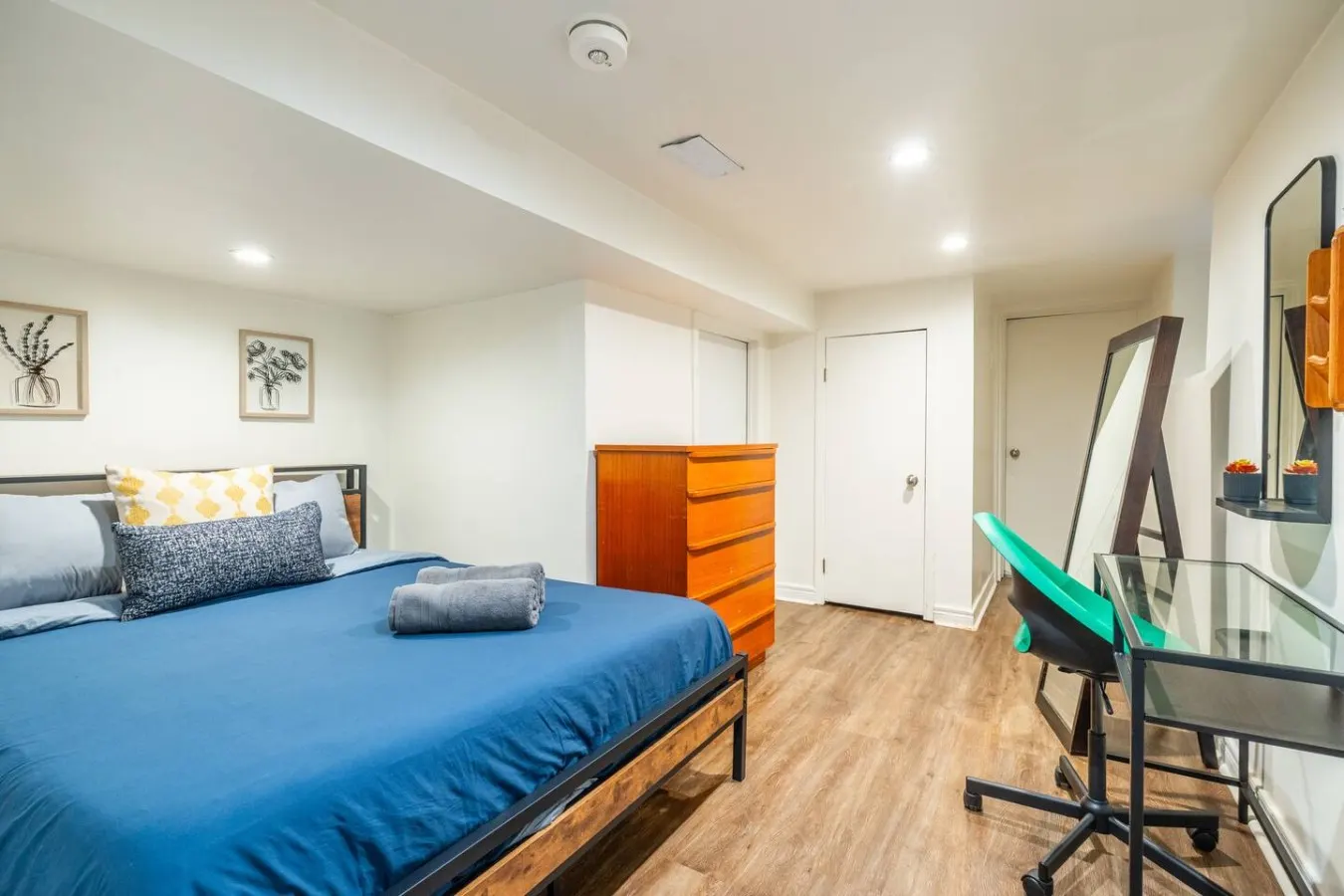 Comfortable 1BR Lower-Level Suite Wychwood Area 2