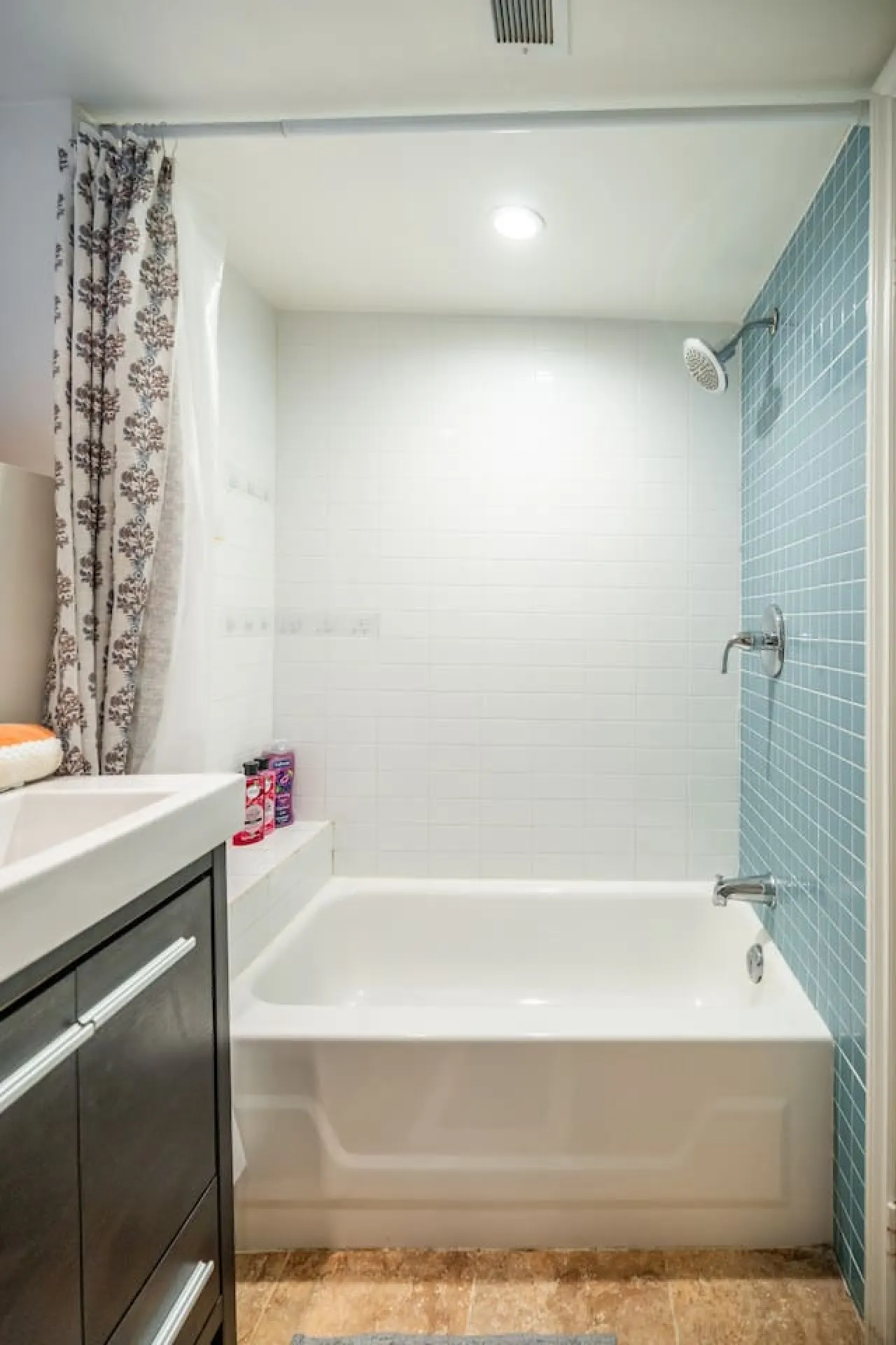 Comfortable 1BR Lower-Level Suite Wychwood Area 10