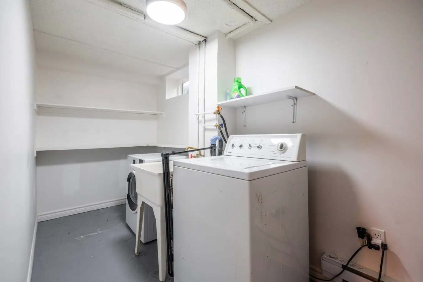 Comfortable 1BR Lower-Level Suite Wychwood Area 16