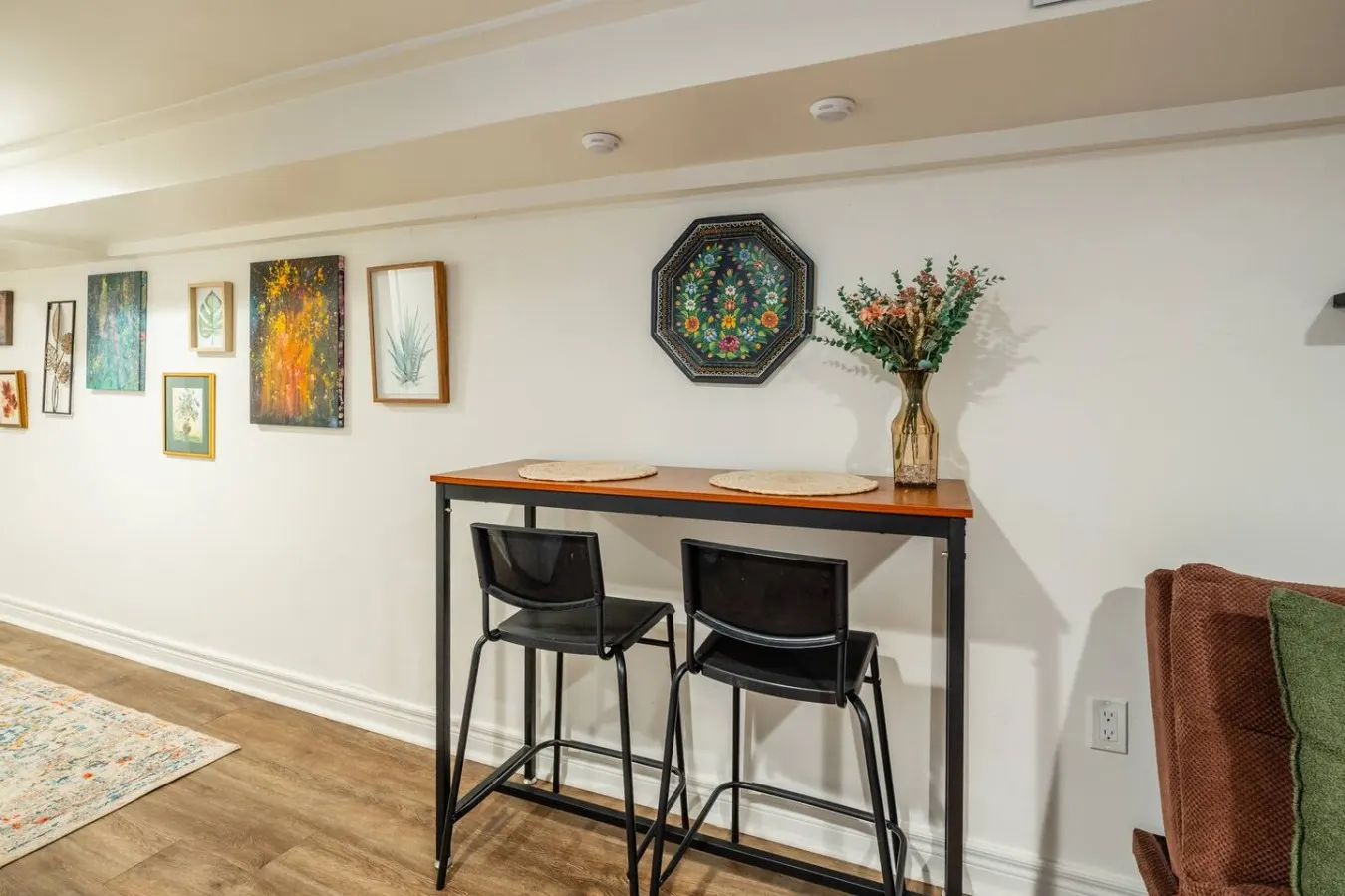 Comfortable 1BR Lower-Level Suite Wychwood Area 4
