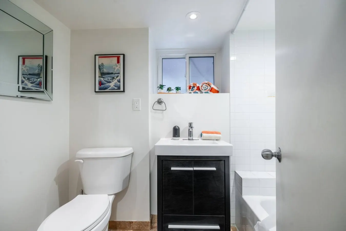 Comfortable 1BR Lower-Level Suite Wychwood Area 5