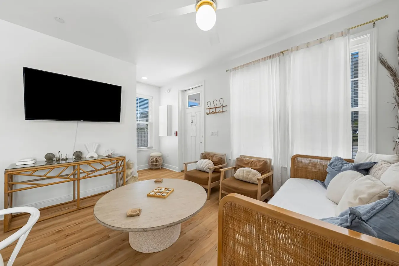 Beach Cabana ~ Walk to Beach~ Sleeps 10 ~ 3BR/3BA 8