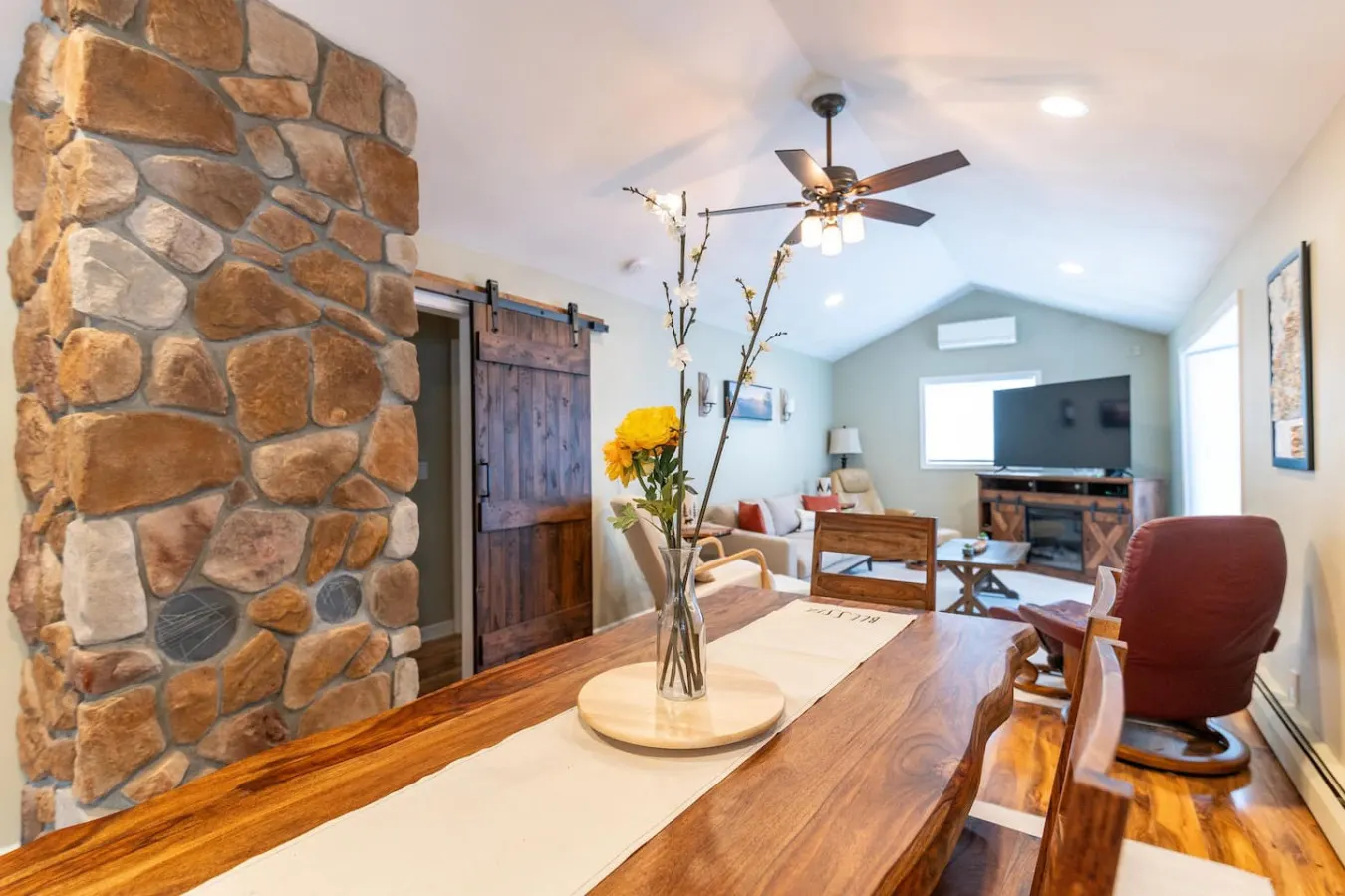 Cozy home close to everything! 6