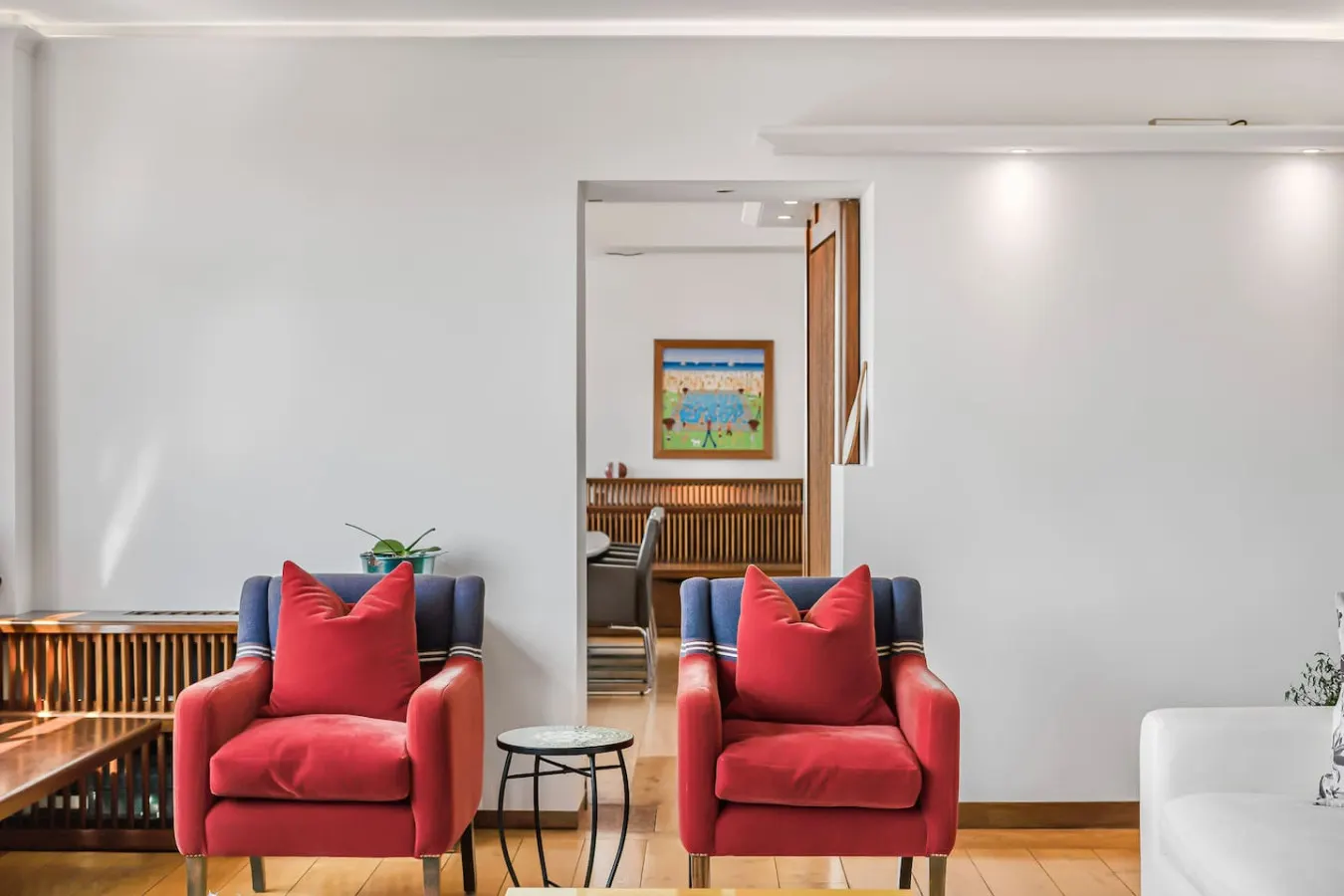 Kensington 7-Bed 4000 Sqft AC & Parking 11
