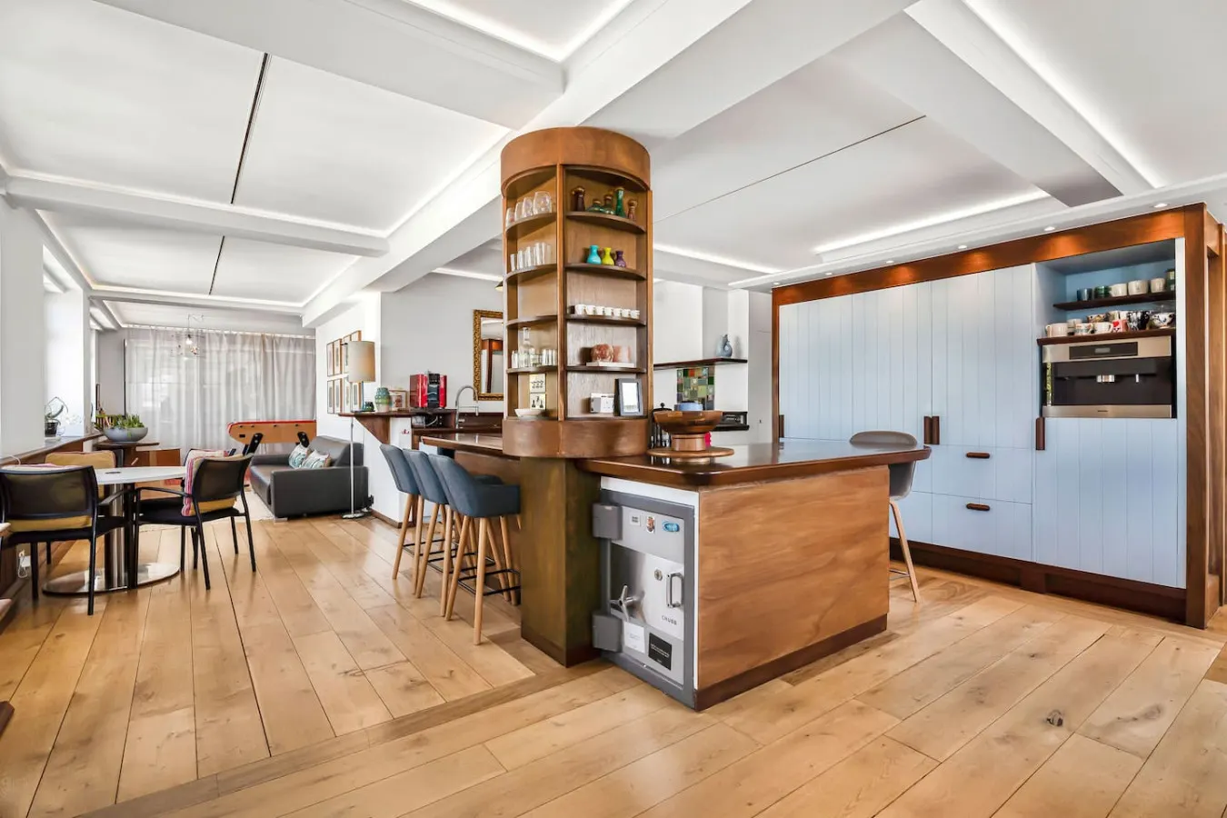 Kensington 7-Bed | 4000 Sqft | AC & Parking — photo 3