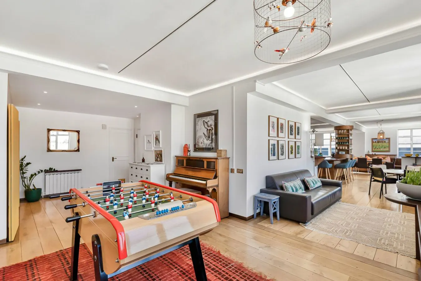 Kensington 7-Bed | 4000 Sqft | AC & Parking — photo 4