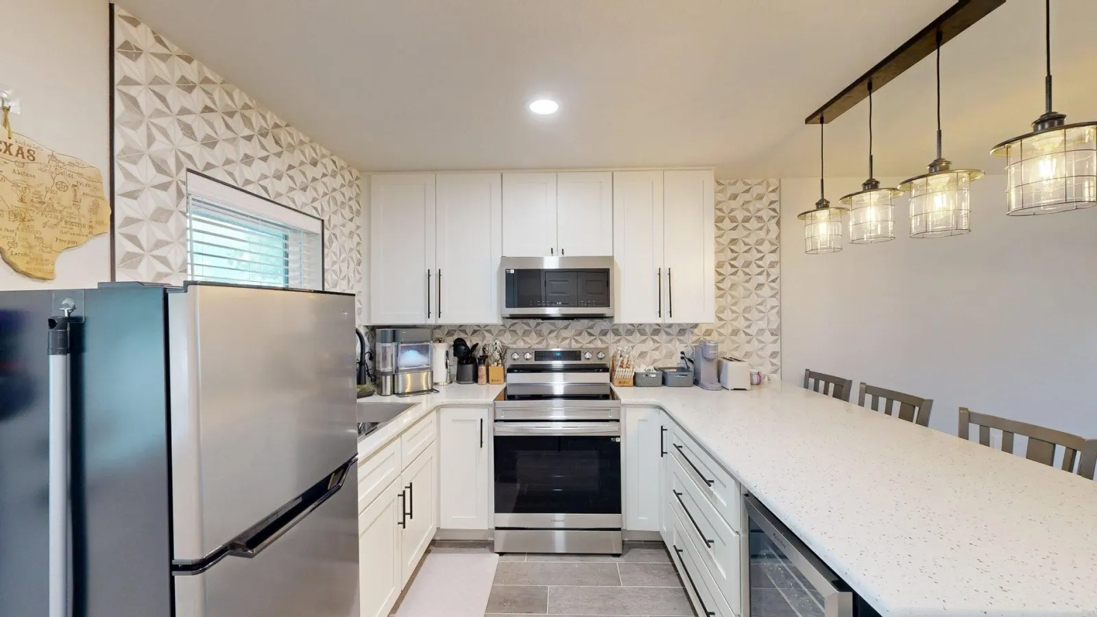 The Belle on Bucknell - Brand New! Pet Friendly! — photo 3