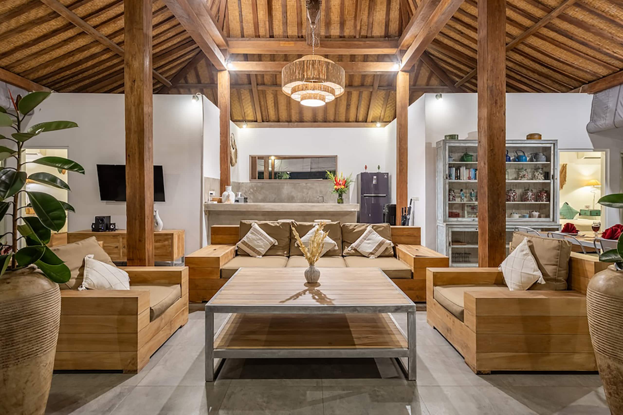 800 m to Beach/Kudeta – Central Seminyak Oberoi — photo 4