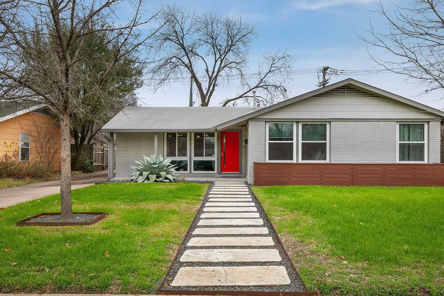 3/2 10 min Downtown Near Restaurants, Pet-Friendly