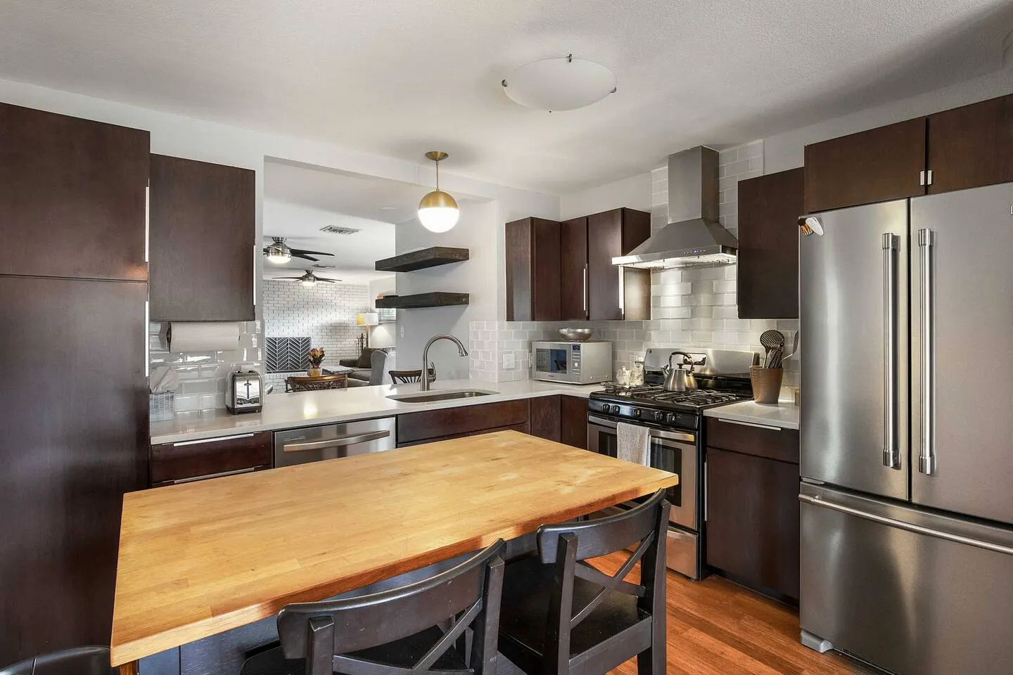 3/2 10 min Downtown Near Restaurants, Pet-Friendly 9
