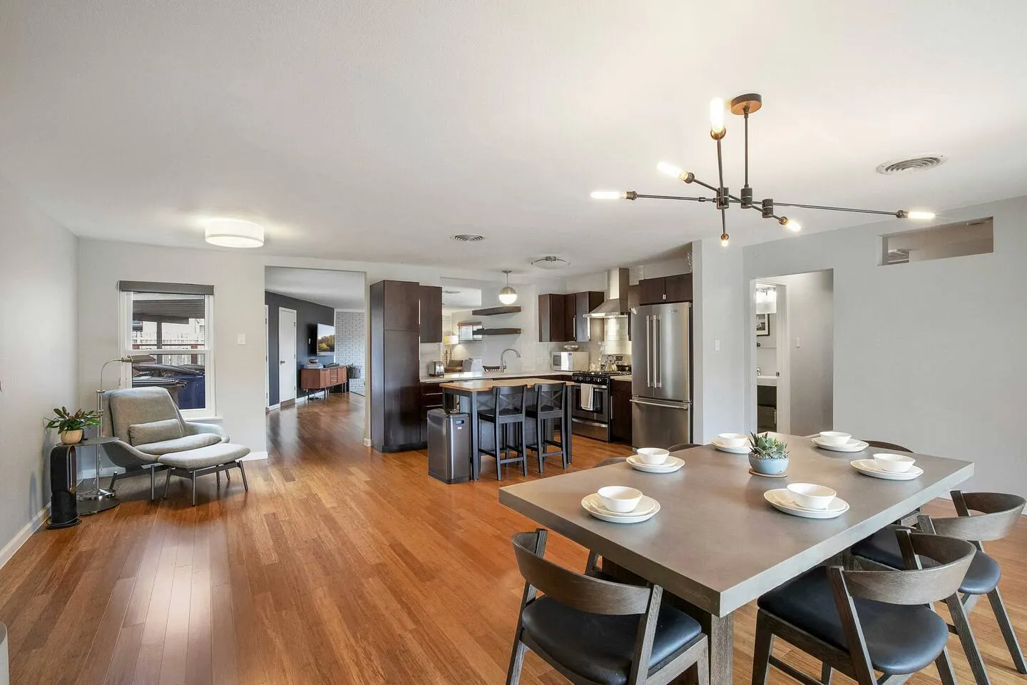 3/2 10 min Downtown Near Restaurants, Pet-Friendly 10