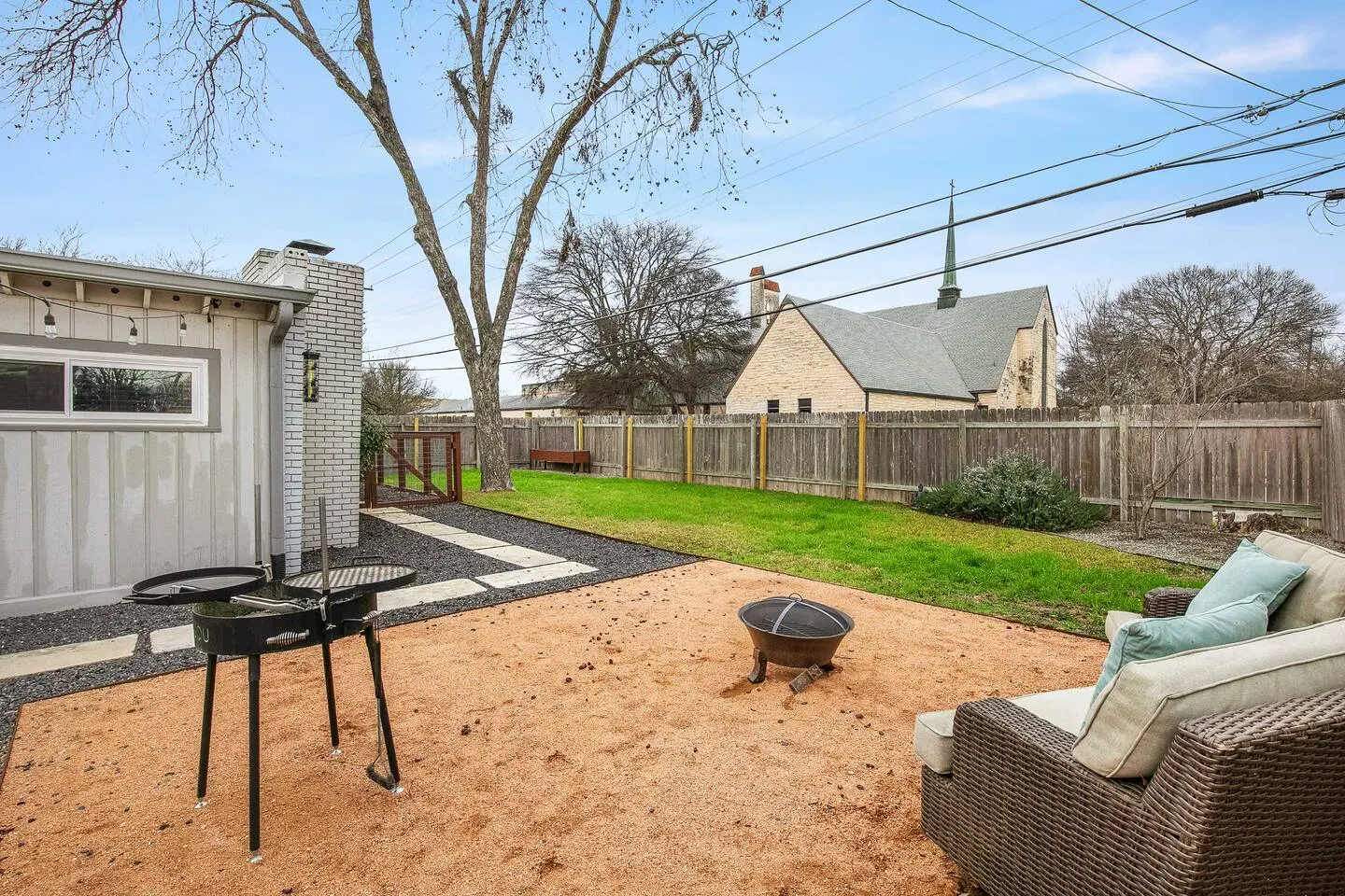 3/2 10 min Downtown Near Restaurants, Pet-Friendly 16