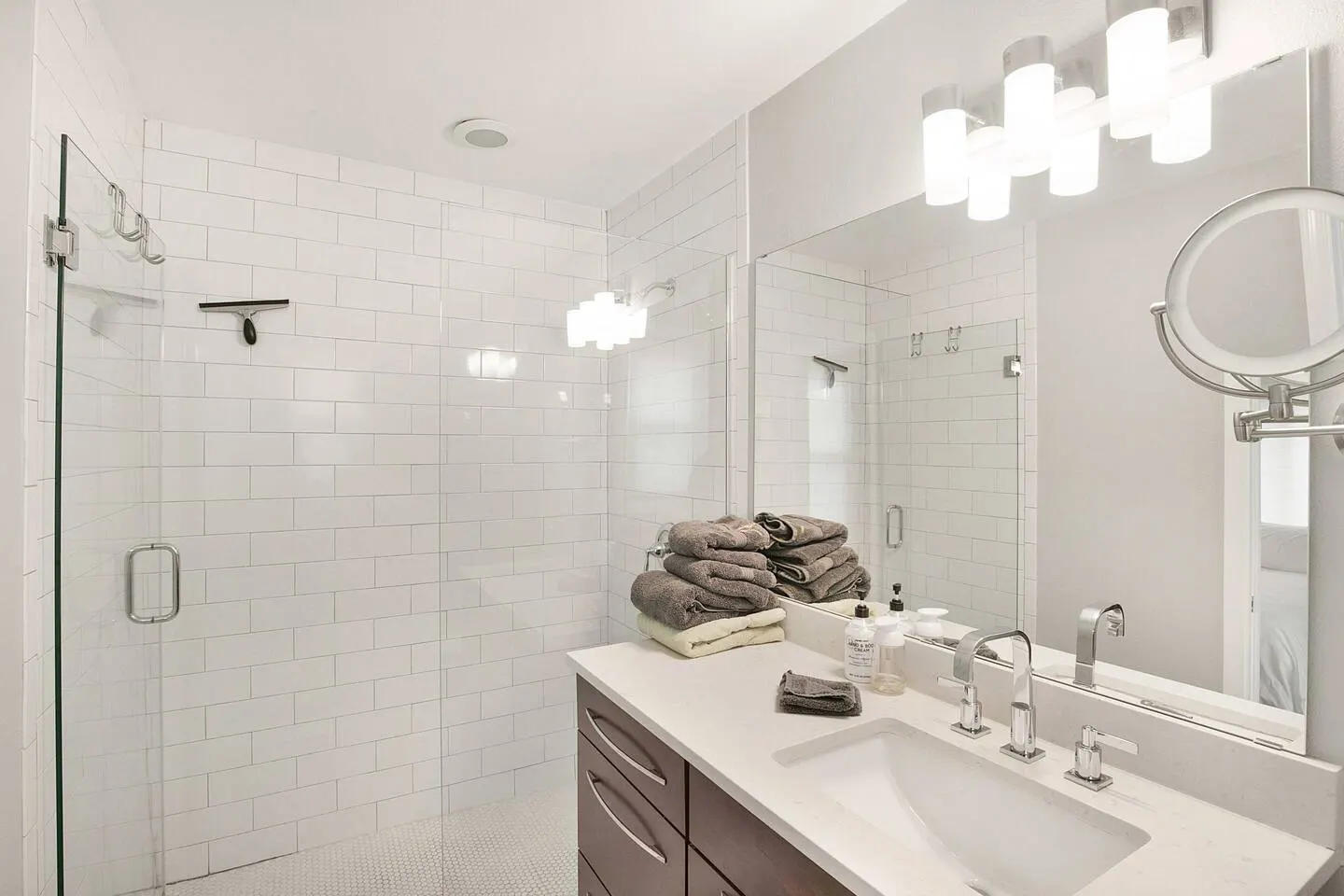 3/2 10 min Downtown Near Restaurants, Pet-Friendly 19