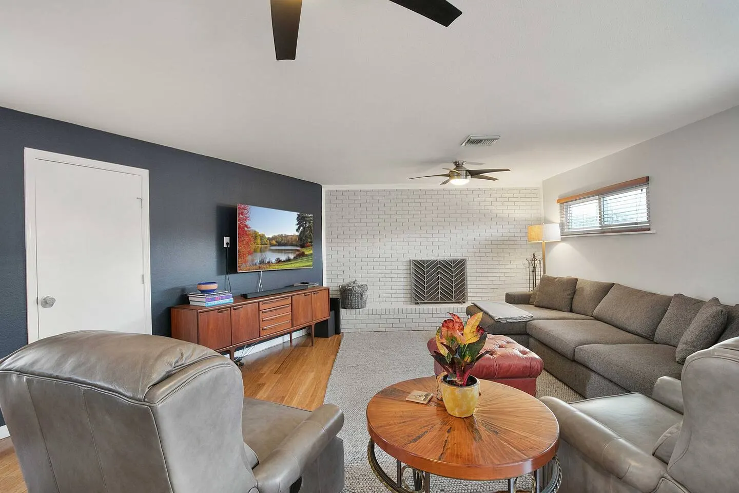 3/2 10 min Downtown Near Restaurants, Pet-Friendly — photo 4