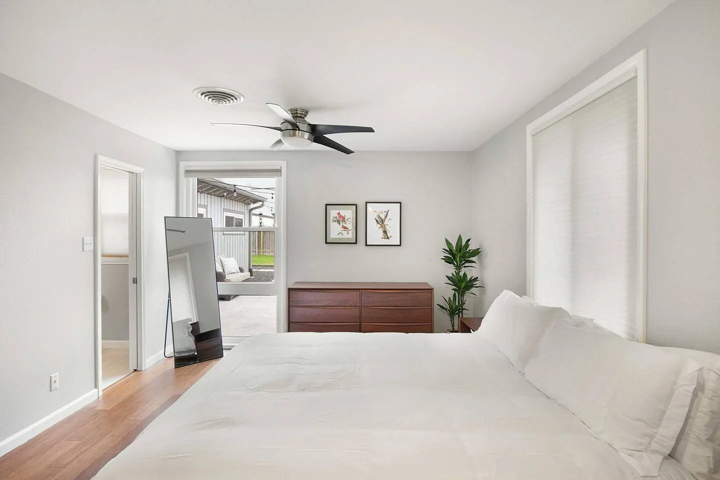 3/2 10 min Downtown Near Restaurants, Pet-Friendly — photo 5