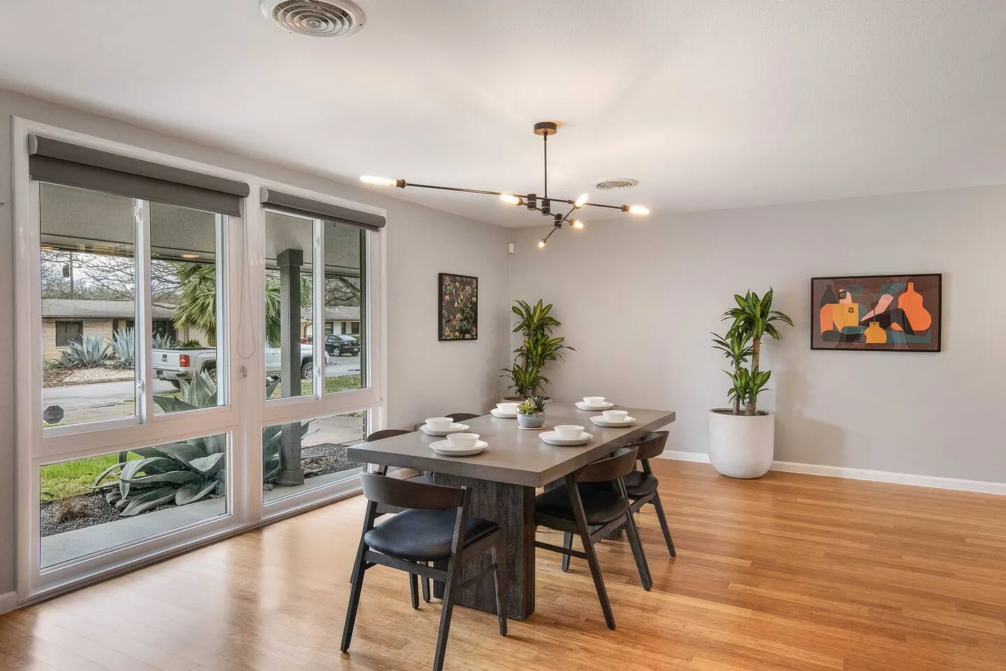 3/2 10 min Downtown Near Restaurants, Pet-Friendly 6