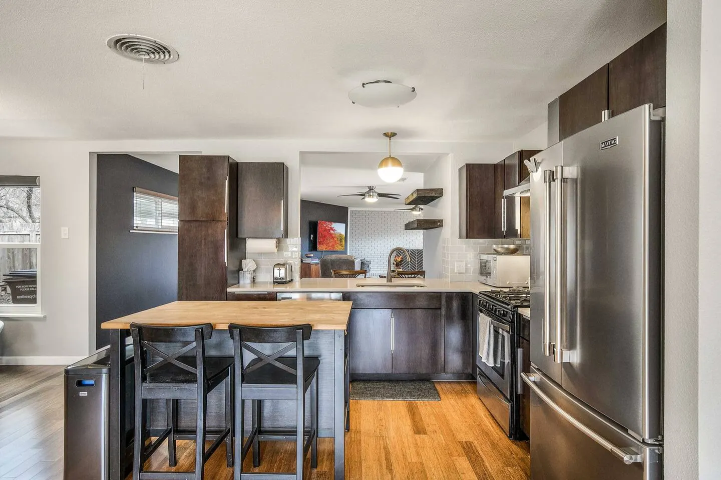 3/2 10 min Downtown Near Restaurants, Pet-Friendly 8