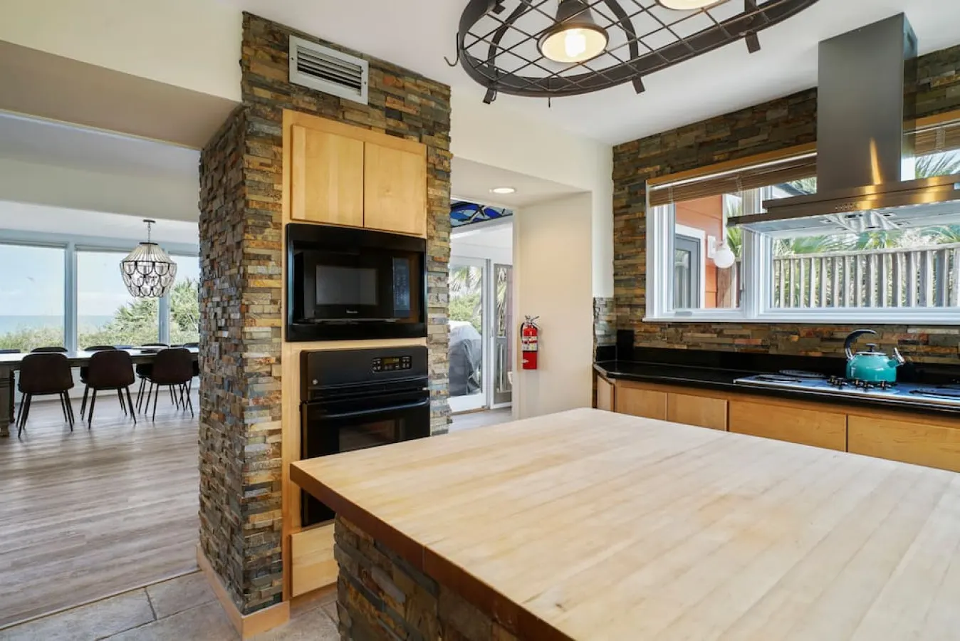 Crescent Lookout Luxury Beachfront Home & Views 4