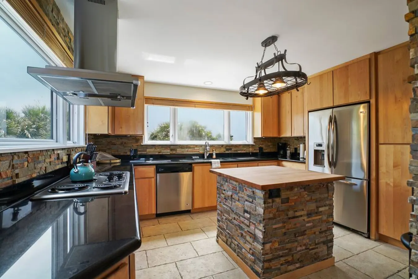 Crescent Lookout Luxury Beachfront Home & Views 5